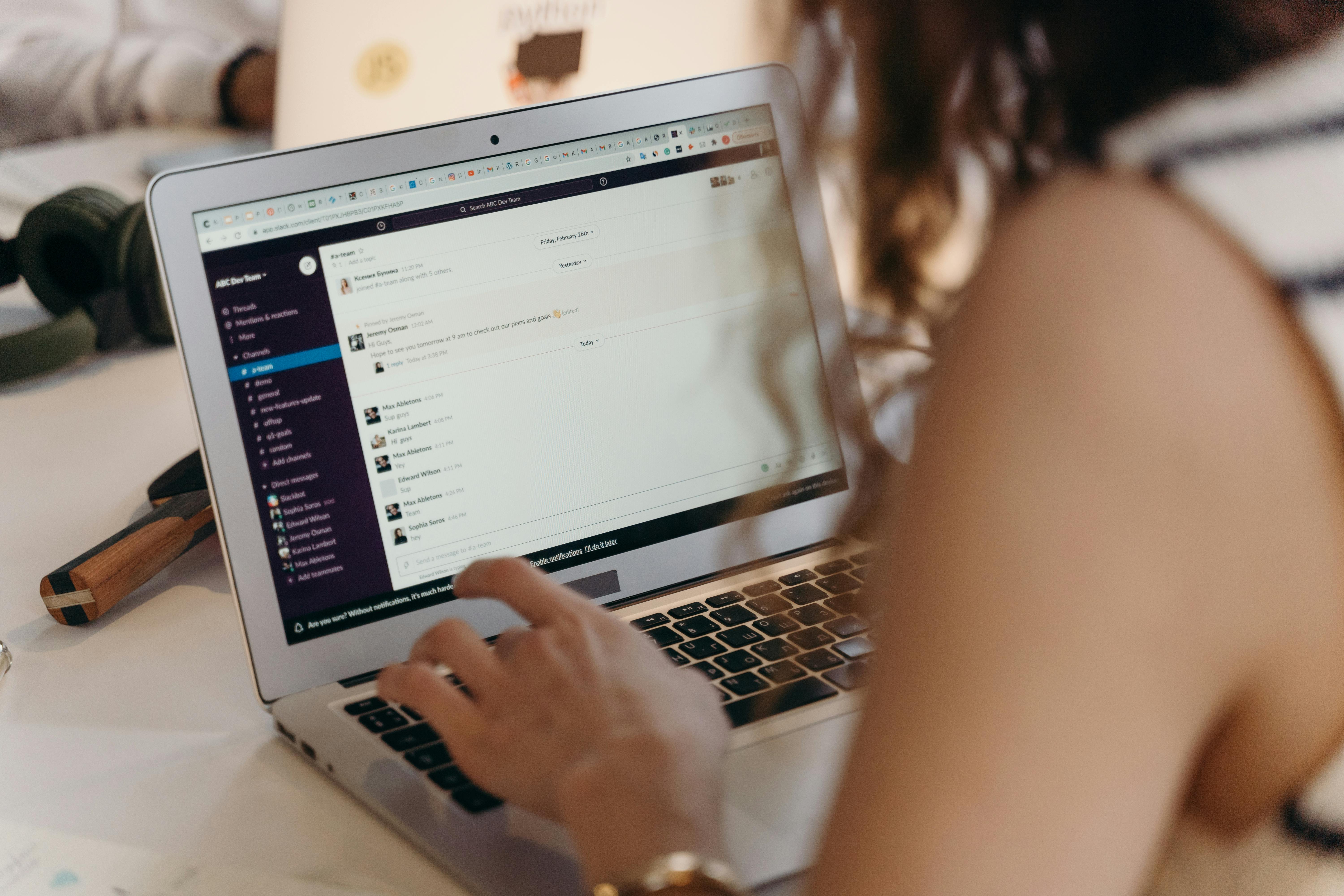 Expert Tips for Choosing the Right AI Chatbot with Voice for Your Needs