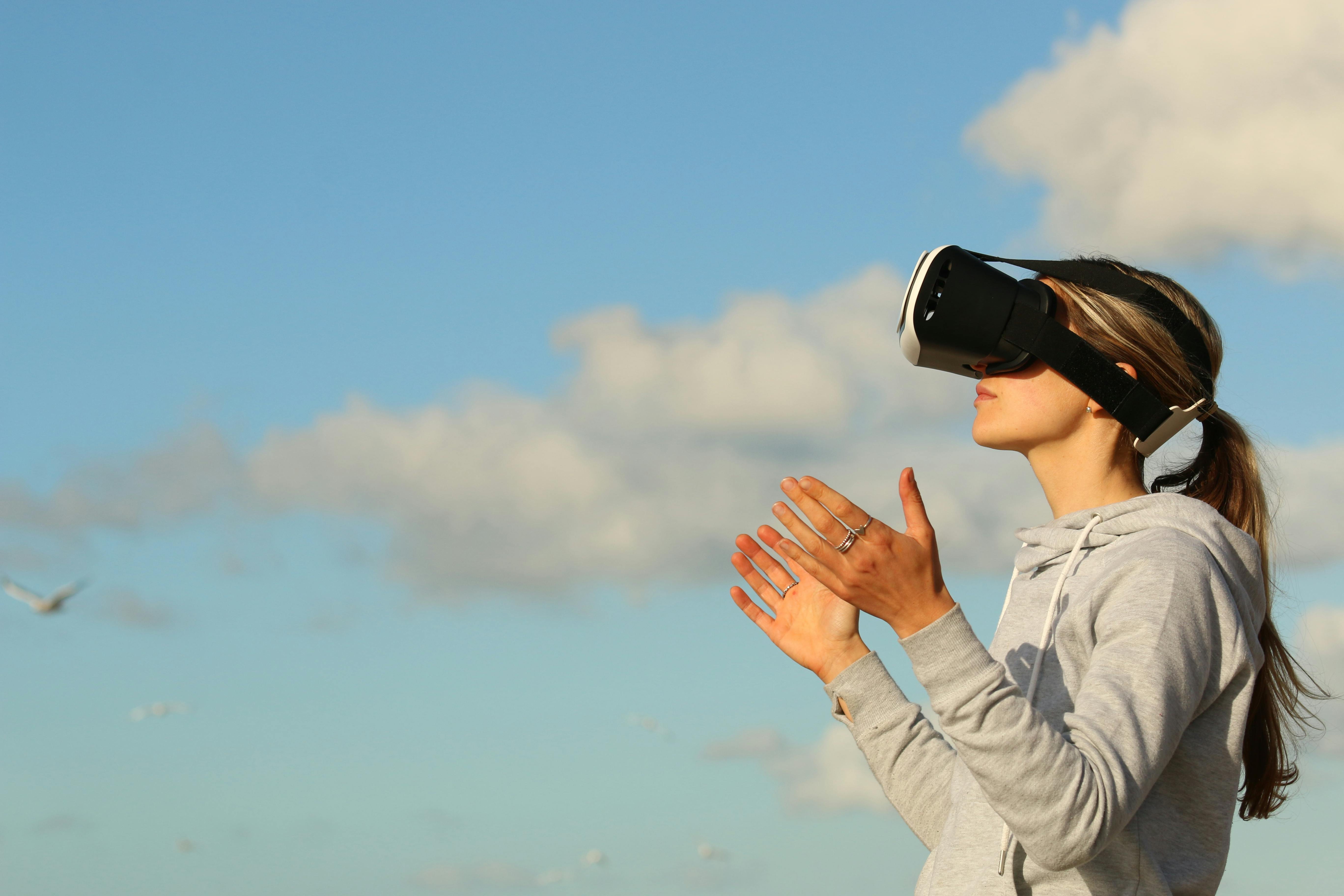 The Ultimate Guide to AI VR Chatbots: Benefits and Use Cases