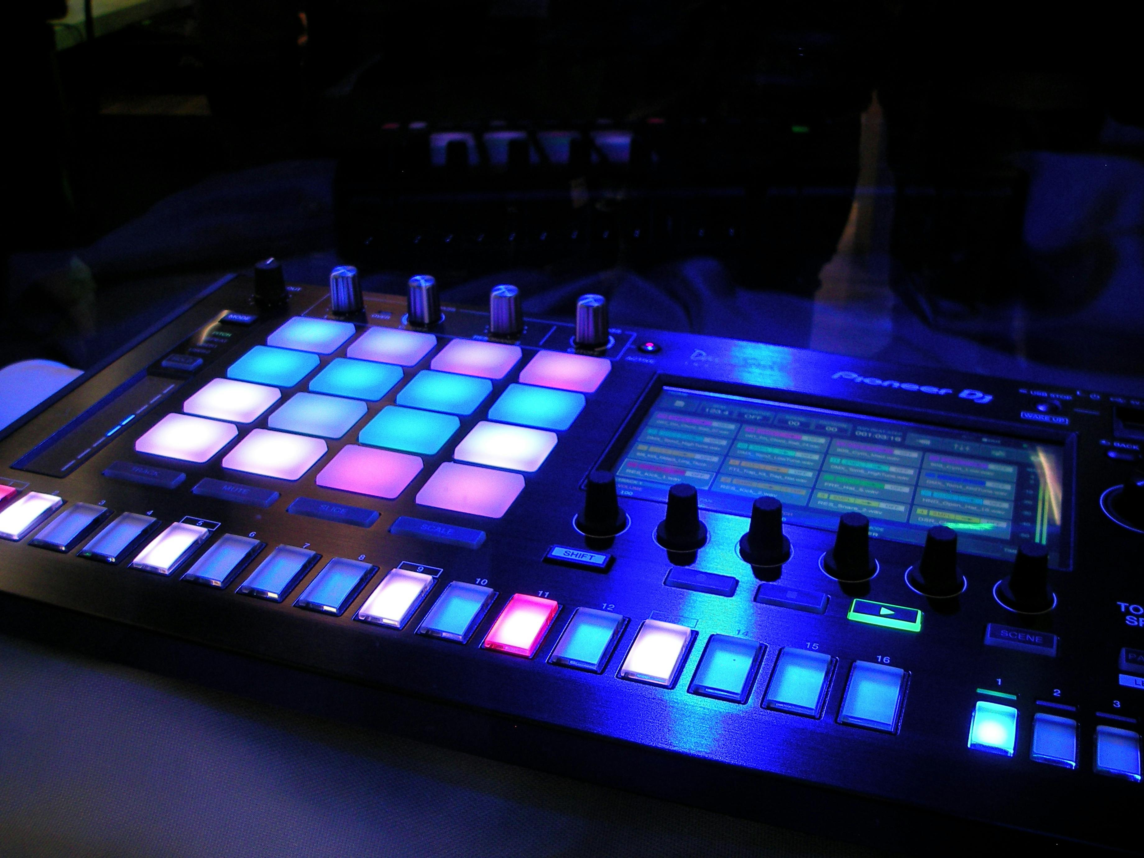 10 Expert Tips for Mastering AI Music Composition in 2025