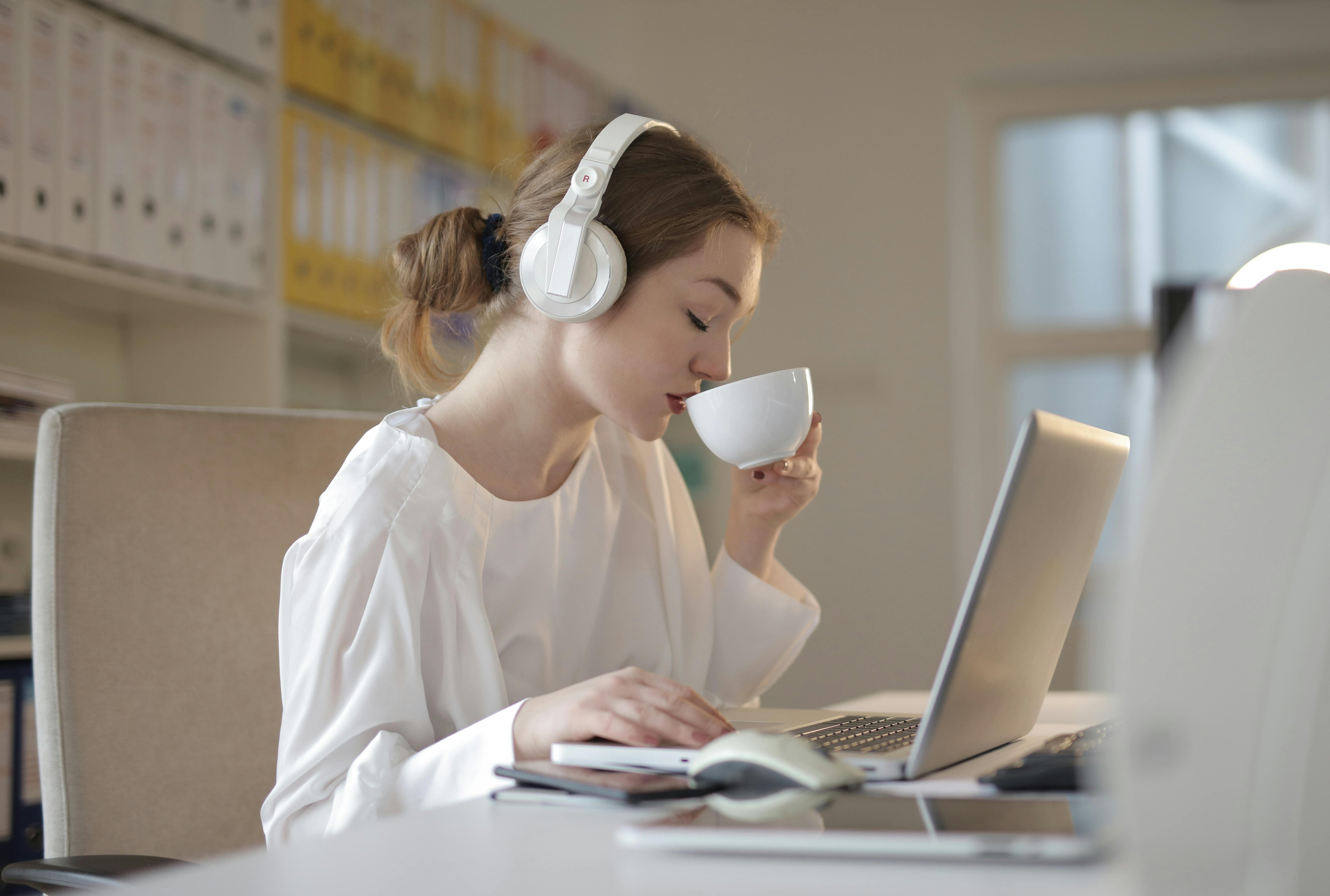 Where to Find the Best AI Music Generators for Lyrics?