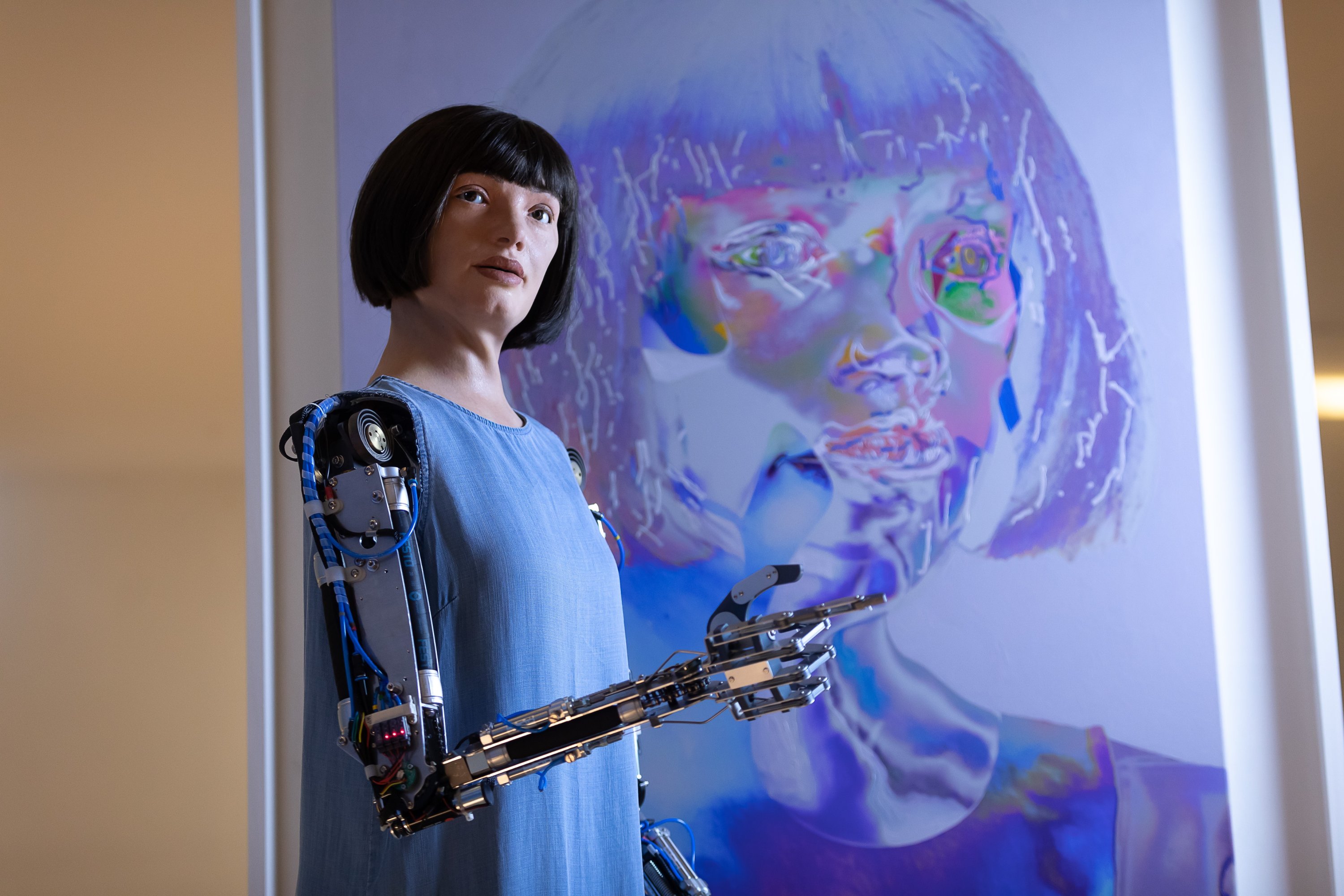 Ai-da robot: AI Drawing in Real Life? 