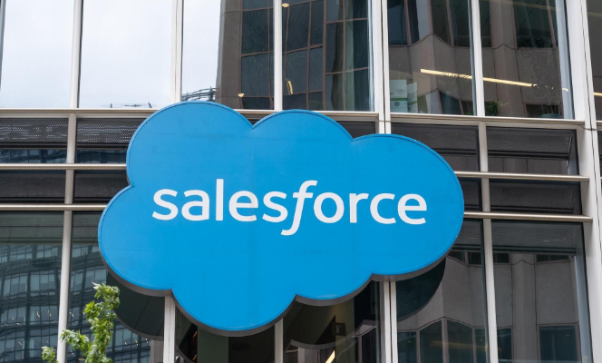  Salesforce xGen-Small Model Achieves 95% Math Accuracy with 128K Context