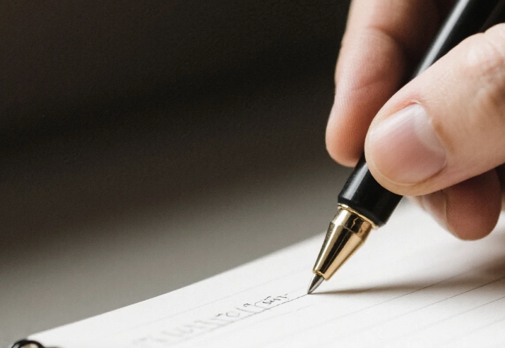 The Ultimate Guide to Best AI Tools for Writing in 2025